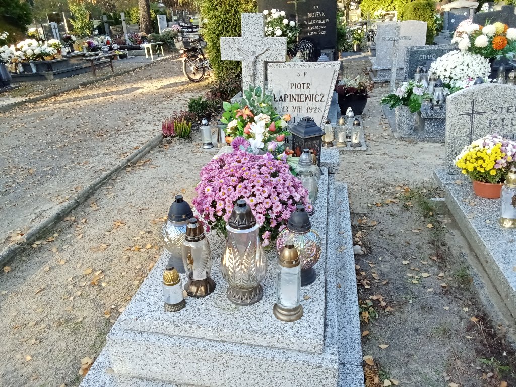 Grób PIOTR ŁAPINIEWICZ
